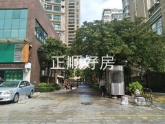 小区南门靠梅华路