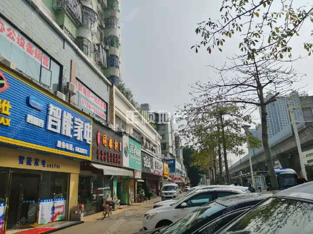 小区门口商铺