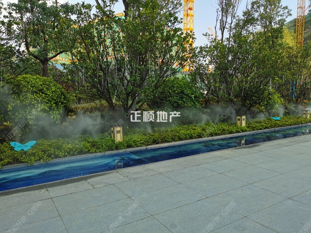 小区入口实景.jpg