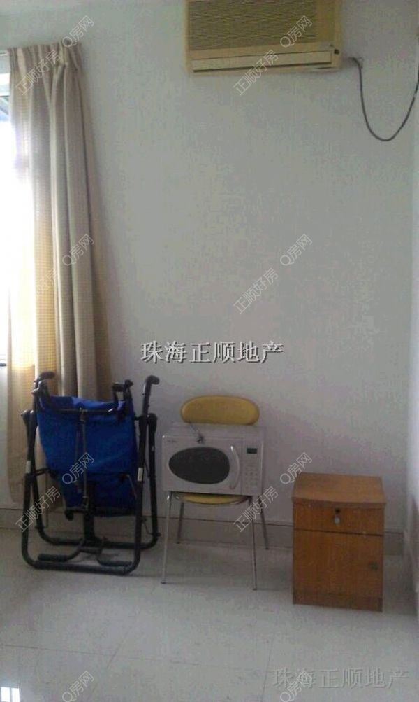 小房间