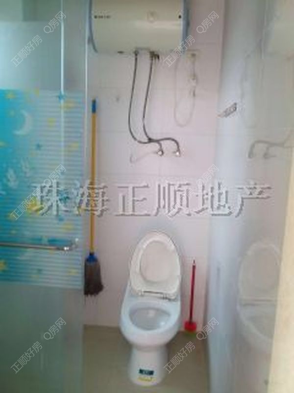 干净的洗手间