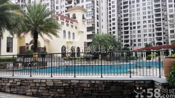 小区游泳池