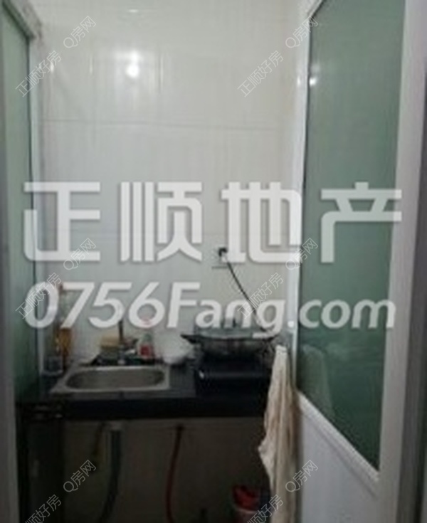 2a2a2362c9c74f6e863ad1f4368cbb23_300-300_7-5.jpg