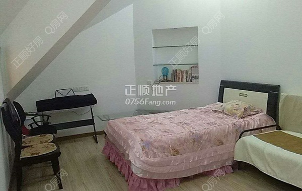 2070422612.jpg