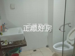 主卧卫生间.jpg
