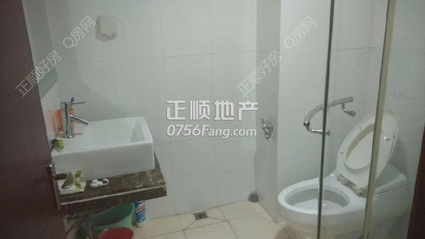 主卧卫生间.jpg