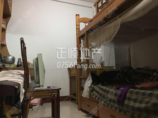 次卧 