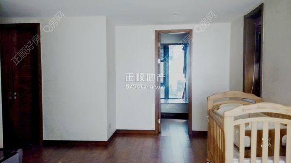 主卧衣帽间.jpg