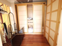 次卧