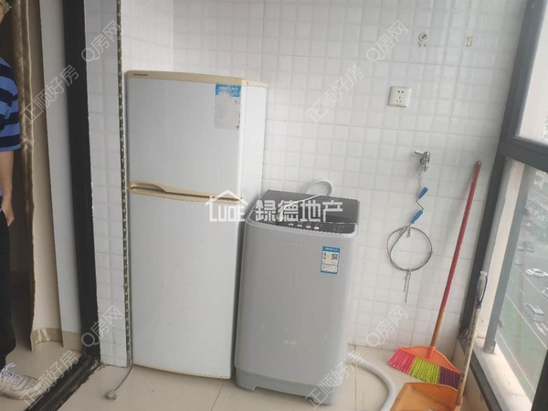 sB3E59E3EE41C4446920E7CC8BEC2875C.jpg
