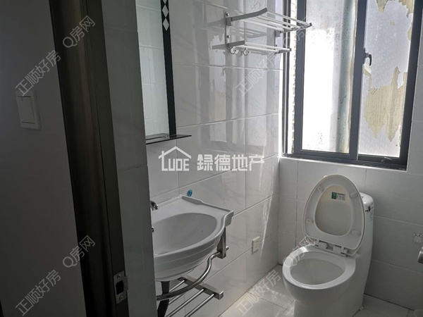 sE64941BF52834C5A99FC449F191BBE44.jpg