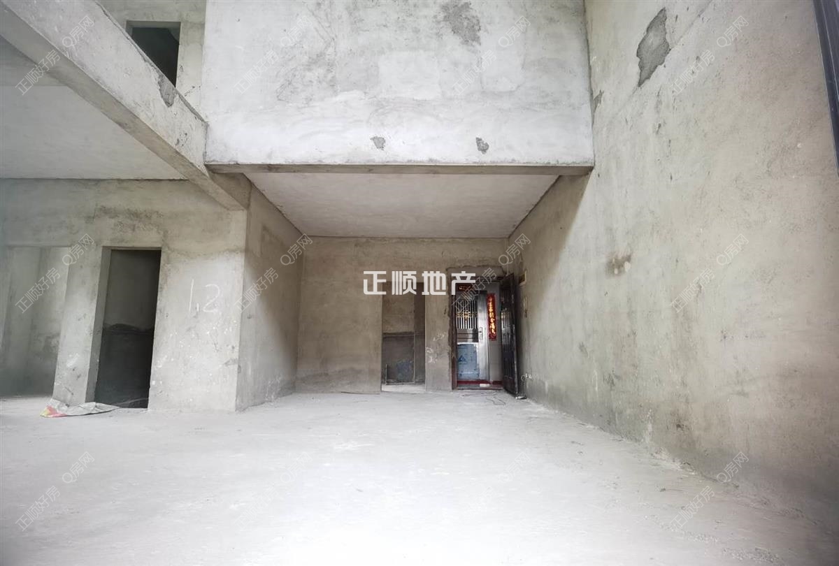 湖心路口地段 配套成熟 稀缺复式 可看湖景，送80平米平台