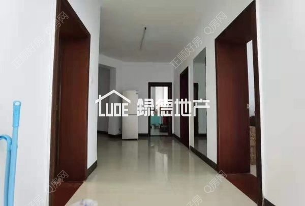 sDFB095FE440B4FF7BA8BBF91A6C3CE3E.jpg