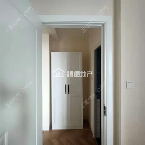 sE07EA9DADD1045EB8483D81168D0EEF4.jpg