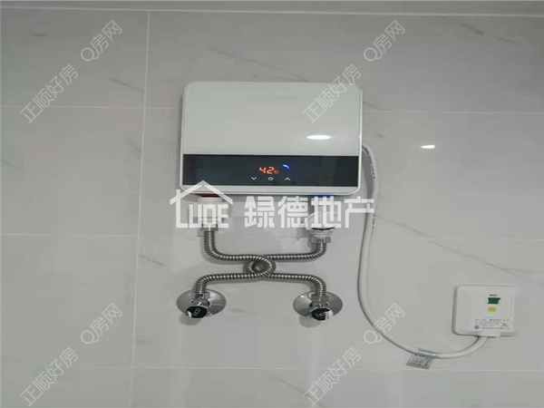 s427338570018428EA1093F765F1D2427.jpg