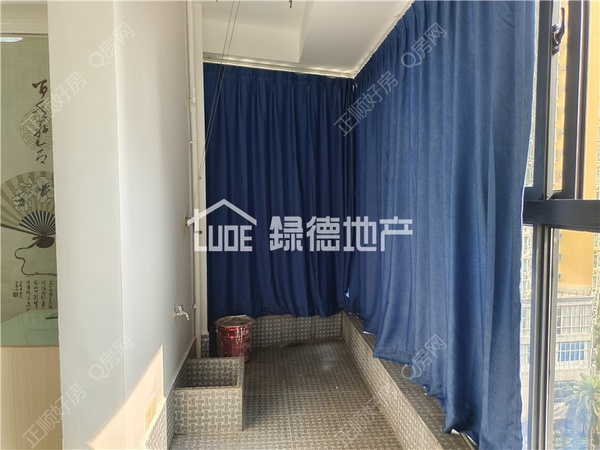 s71F0A8B5ADA7483A8E7A6CE32BA0226B.jpg
