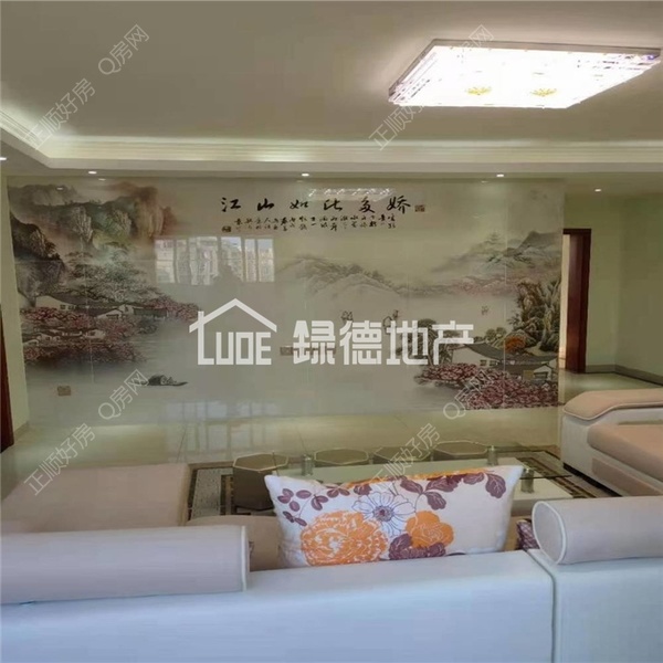 s81181575DD9A44678DA71943B373C555.jpg