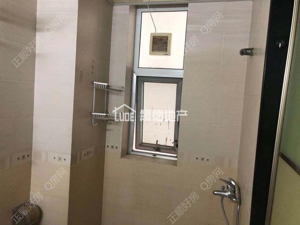 sE19FA4F6D5F0482AA3D837876AABB5B8.jpg
