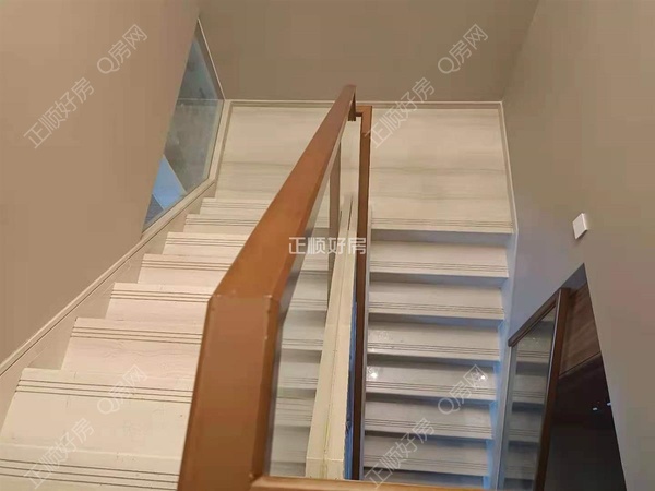 s33721AB2828F482EA6C06A6CBEFDC1AC.jpg