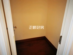 次卧