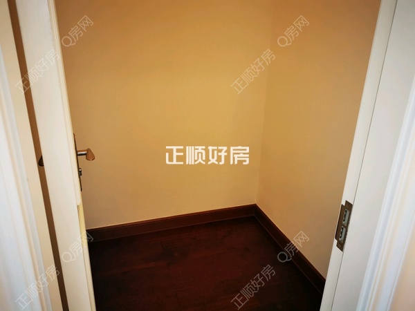 次卧