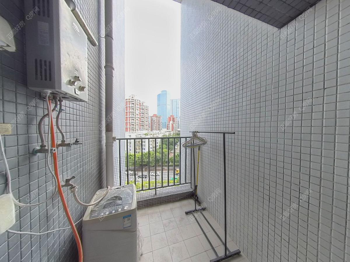 珠海中联国际阳台照片_前山中联国际2房2厅1卫，家私家电齐全，月租只要2800元