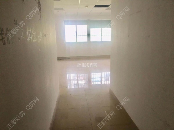 s32C5DD7BD608470B96A50669EE425AA8.jpg