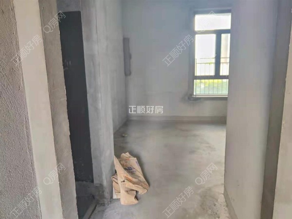 sE89032ED828344E5B6D311377D617BD9.jpg