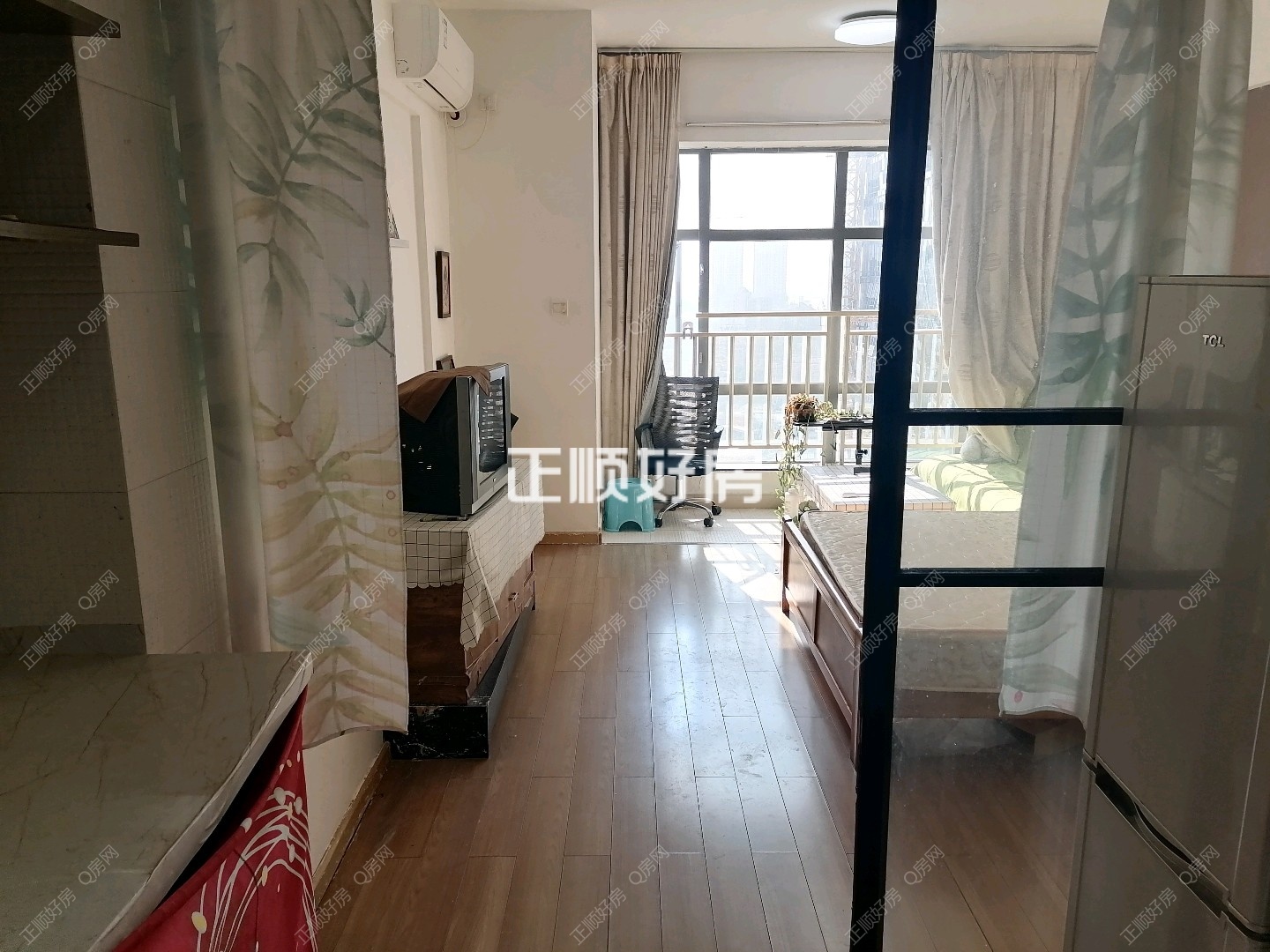 嘉年华国际公寓   精装高层公寓  视野开阔 业主诚心出售