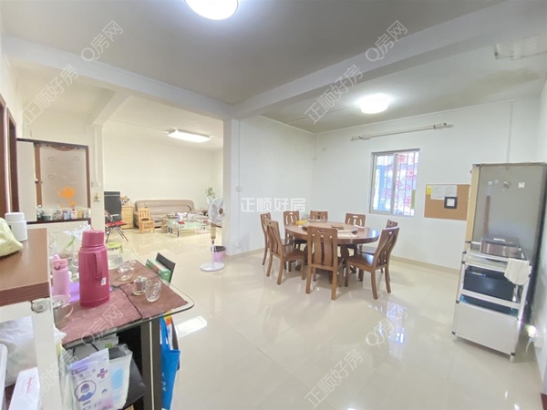镜新一街住宅3室2厅1卫在售房源图片