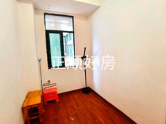 次卧