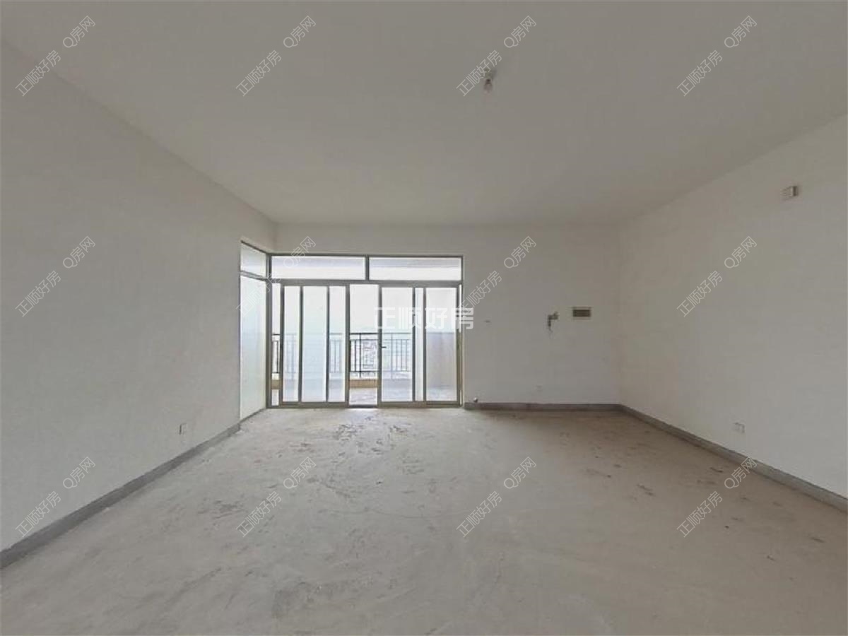 梅华西路（九中）小区中间看泳池，可做五房，毛坯房