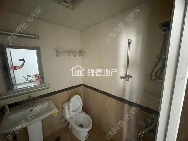 s39E0E6425BD64FC88C3BB71268B5DCA9.jpg
