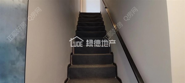 s6CFD02AE71324F56B777B1E867820D10.jpg
