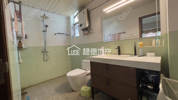 sB927E1E3B68E4CCC8CA88FA9315348B4.jpg