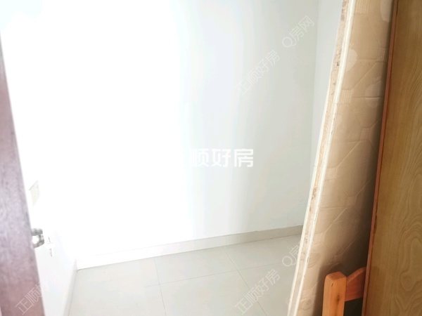 次卧