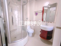 二楼主卧卫生间