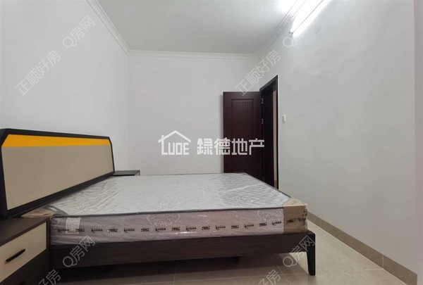 s93719773726A4F619E19AD1E57C29AC7.jpg