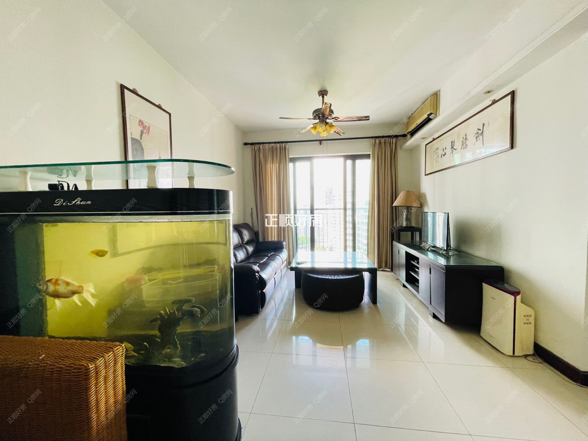 厅出阳台 高层两房 华发新城四期 看园林景观 诚心出售