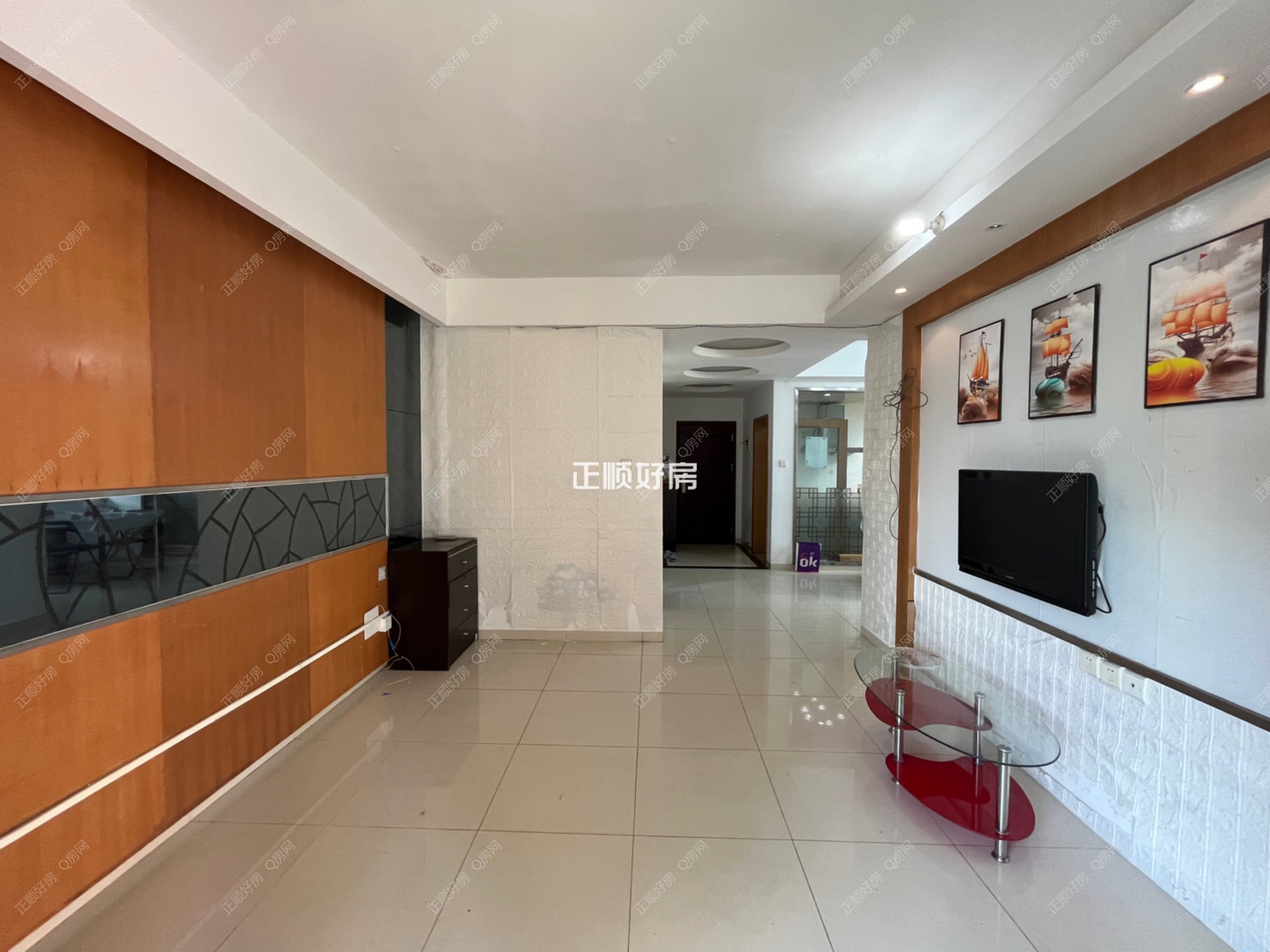 前山沃尔玛旁 华业香庄 精装南向2房  看房方便