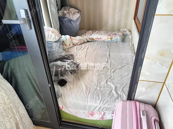sDAF67FA9B63543EFADF609AA17822DF9.jpg