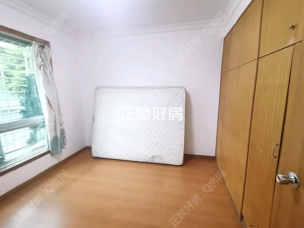次卧