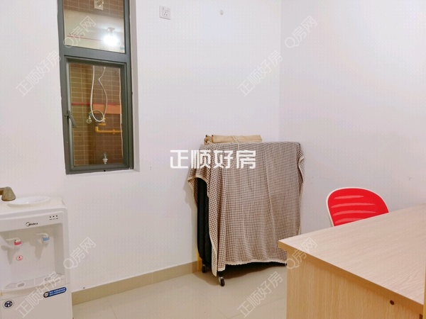 次卧