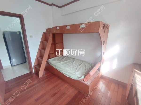 次卧