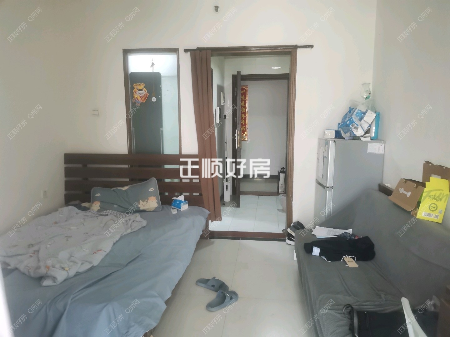 前山沃尔玛对面  华业香庄单身公寓 精装修 现售62万  