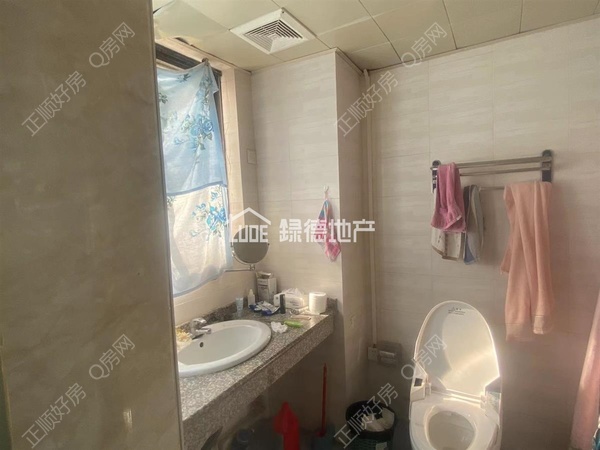 s9E493FA2A89A43C8A14ECC85C04FAFEF.jpg