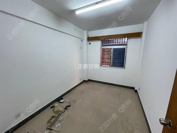 sF5E2752D6E76439B8B4D20F18D9016D1.jpg