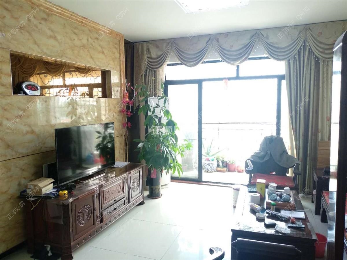 湖心路白藤头，湖星水岸一期，电梯高层精装三房，一线海景房