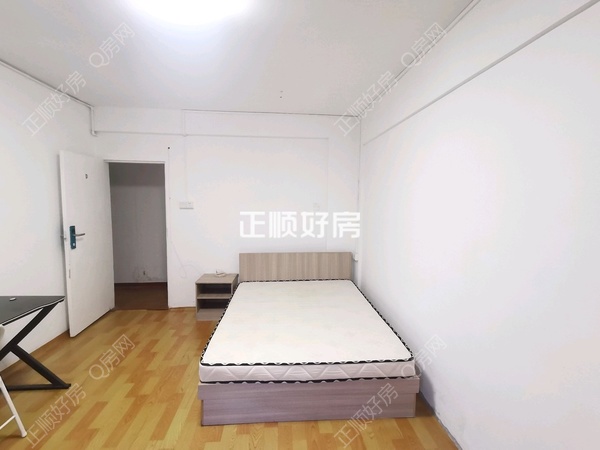 D房