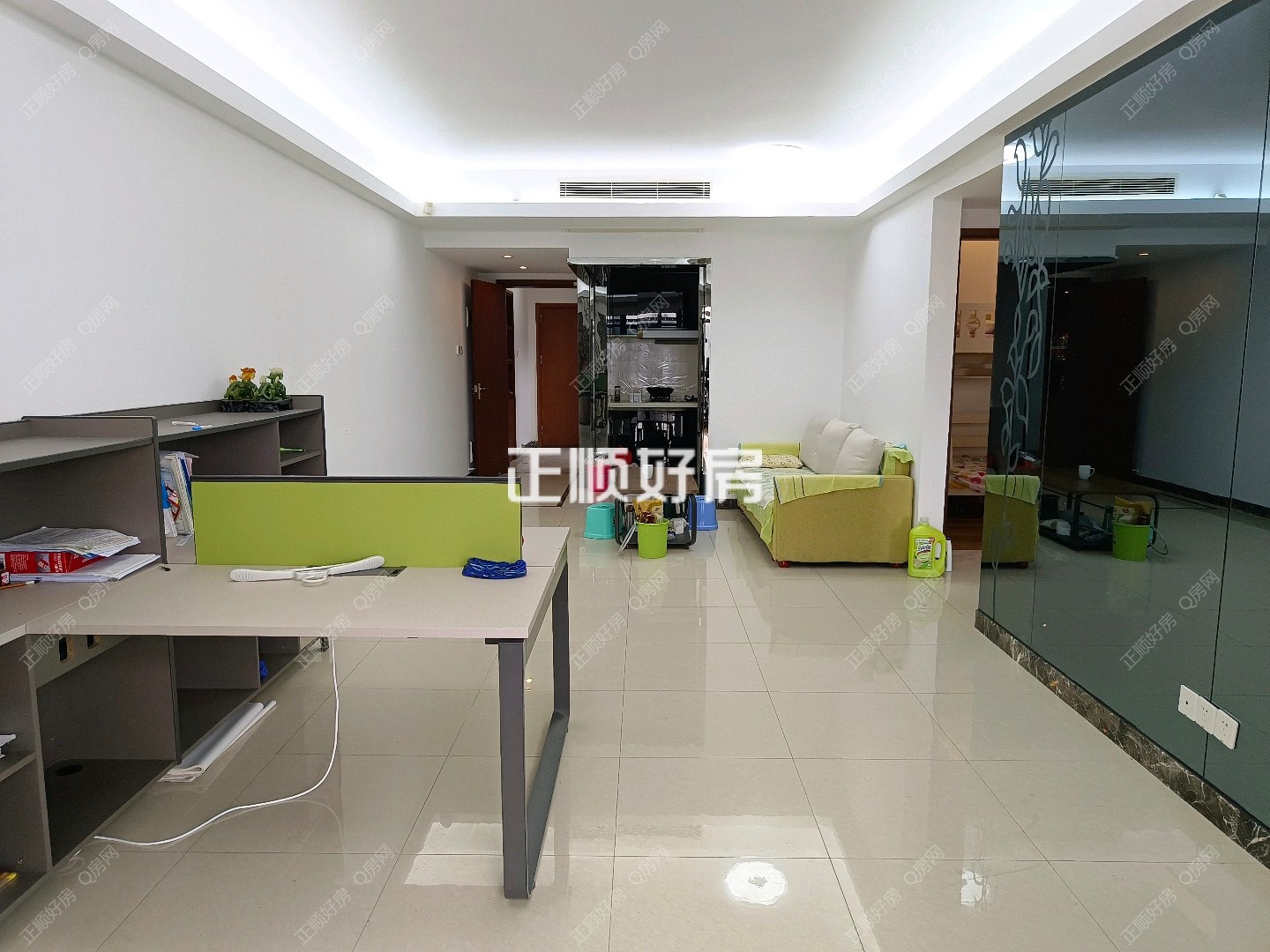 珠海诚丰星座客厅照片_吉大诚丰星座 电样高层 南向 装修保养好 拎包入住